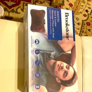 BN Brookstone Shiatsu Neck & Lumber Massage pillow with Heatc